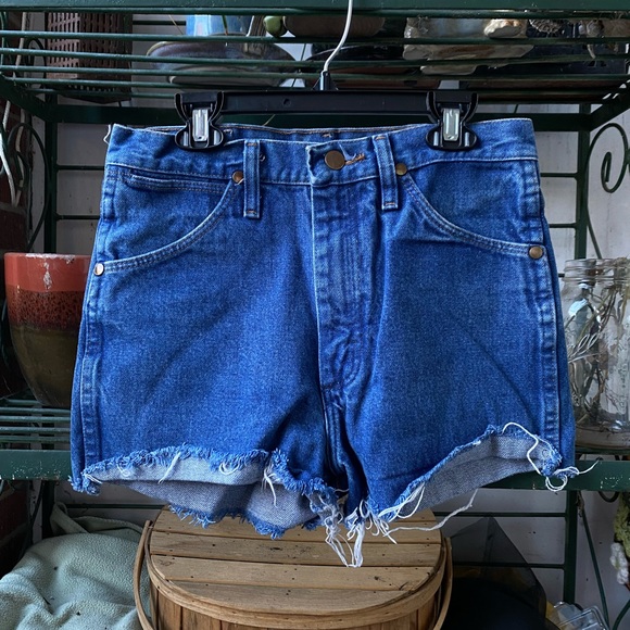 Blue Jean wrangler shorts - Picture 2 of 4